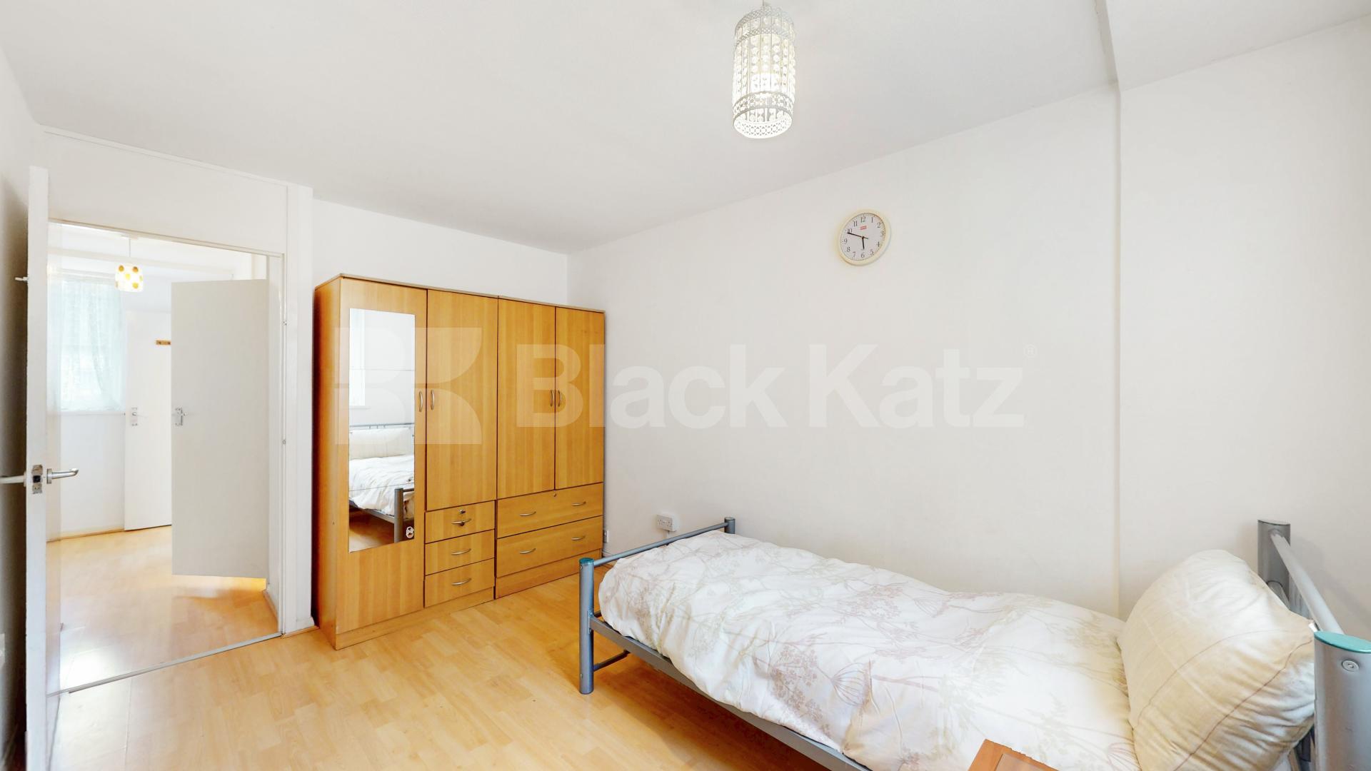 Stylish 2 Bed Split-Level Garden Flat in Prime W10 Location Dowland Street, Queens Park